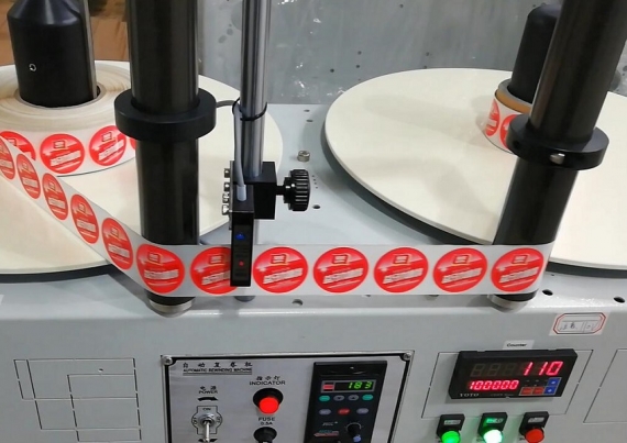 Maszyna do przewijania etykiet stołowych
